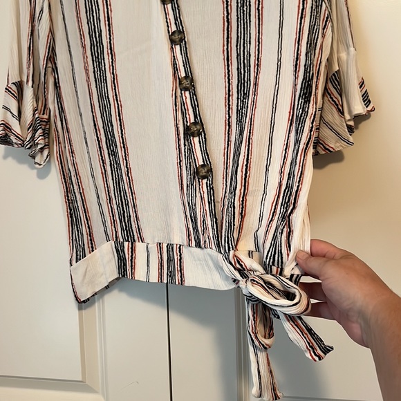 100% Rayon asymmetrical front blouse - Picture 3 of 4